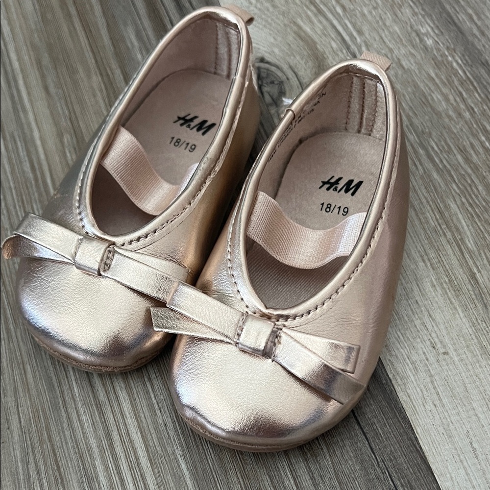 H&M Kids Shiny Rose Gold Dress Shoes